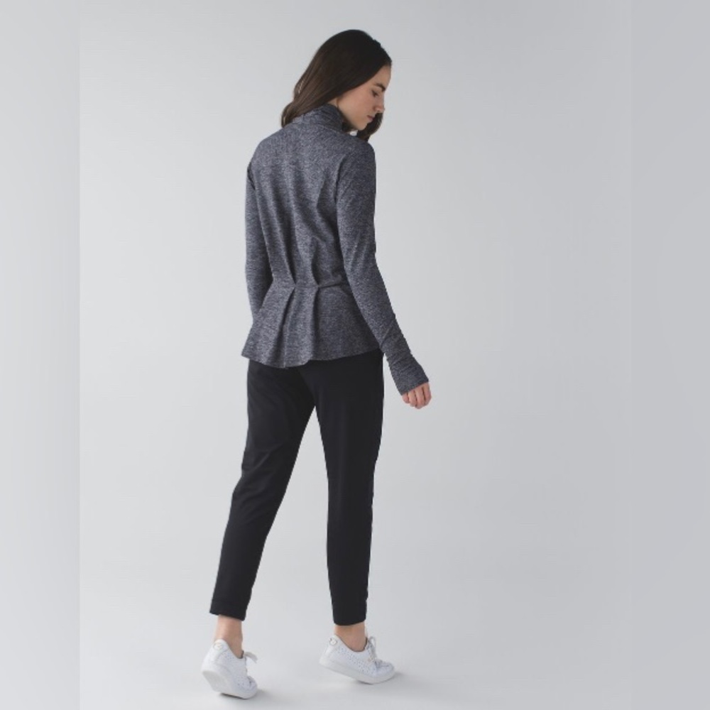 Lululemon Warm Your Core Long Sleeve Tee Heathered Black size 6